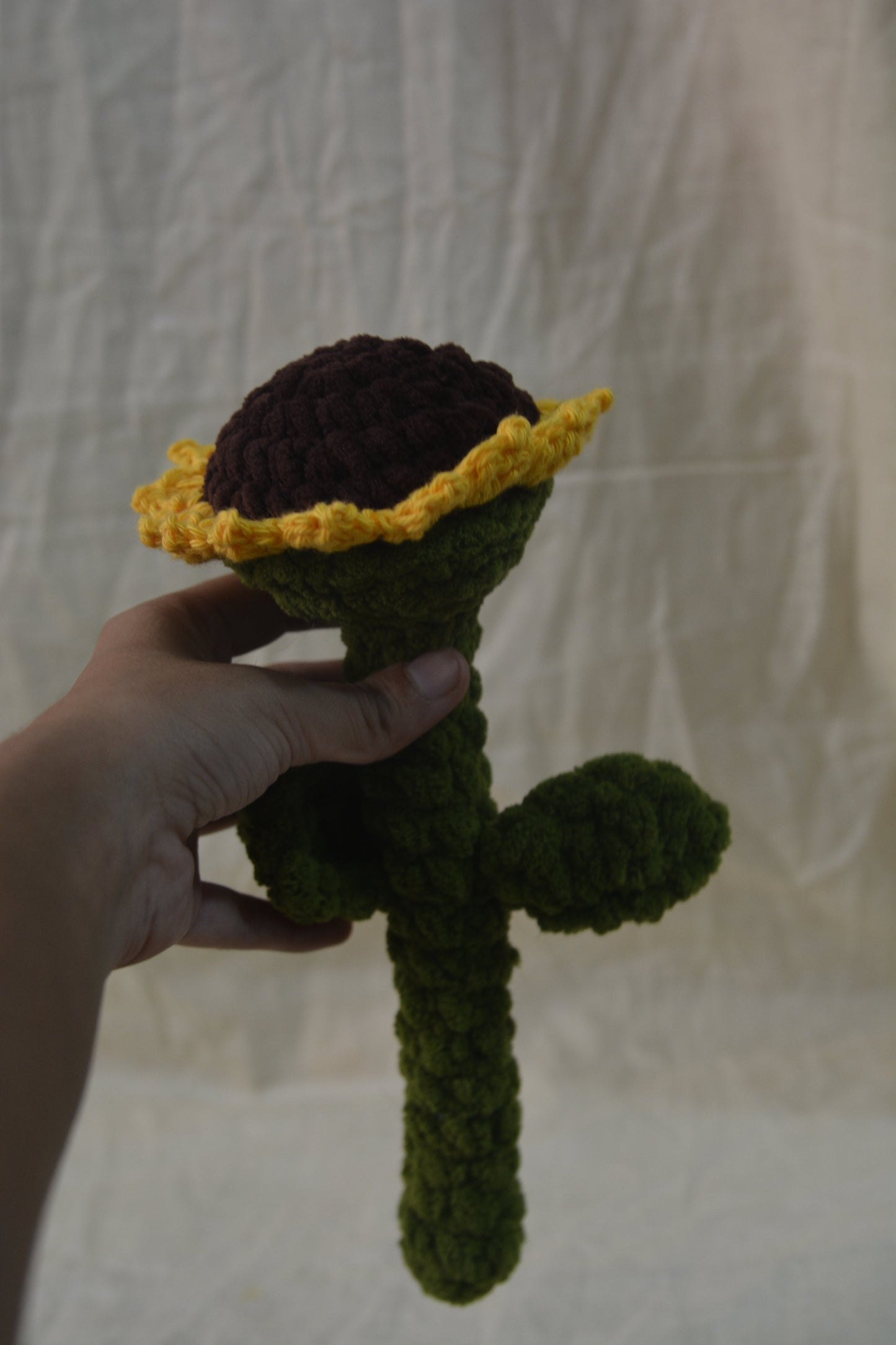 Sunny Smiles: Adorable Crochet Sunflower